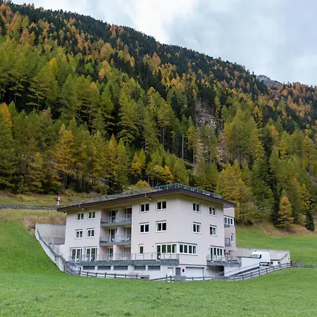 International House Mit Terrasse Zw 4 Daire